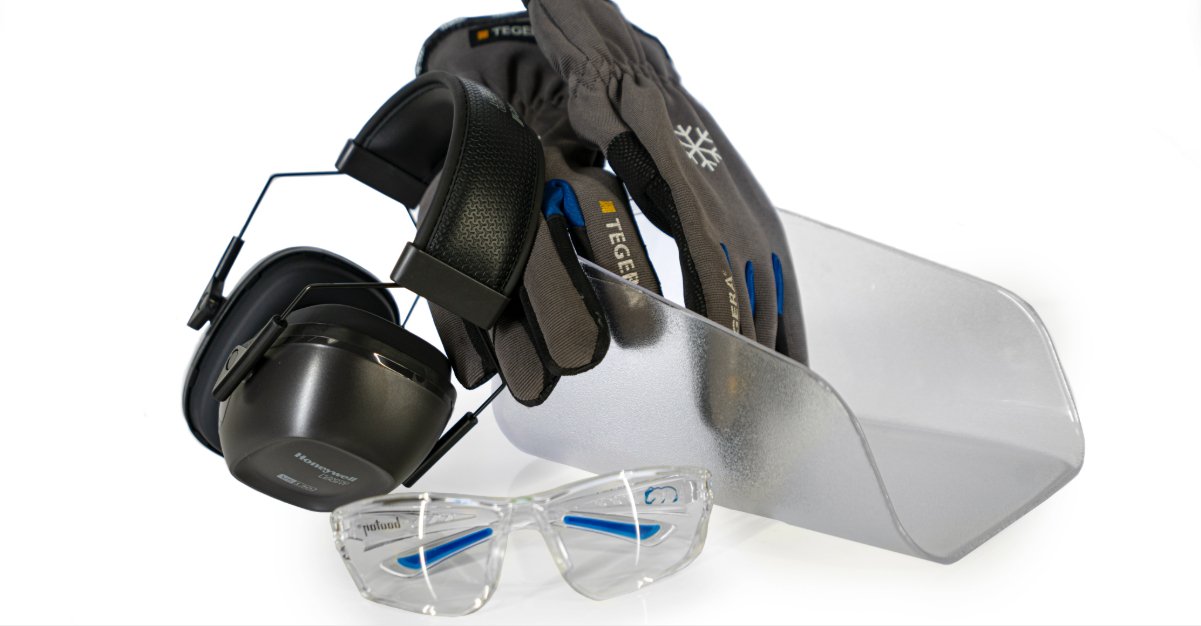 Equipo de protección individual para limpieza con hielo seco: guantes térmicos, gafas de seguridad, pantalla facial y orejeras